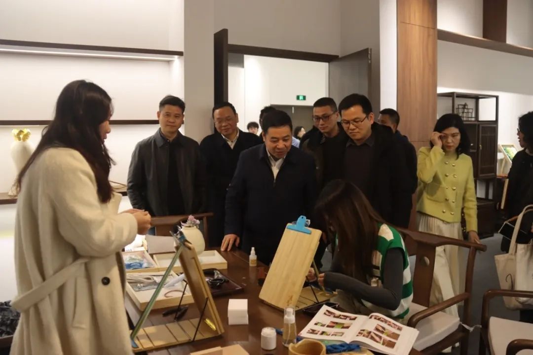市政协九三学社界别组赴海经区开展调研