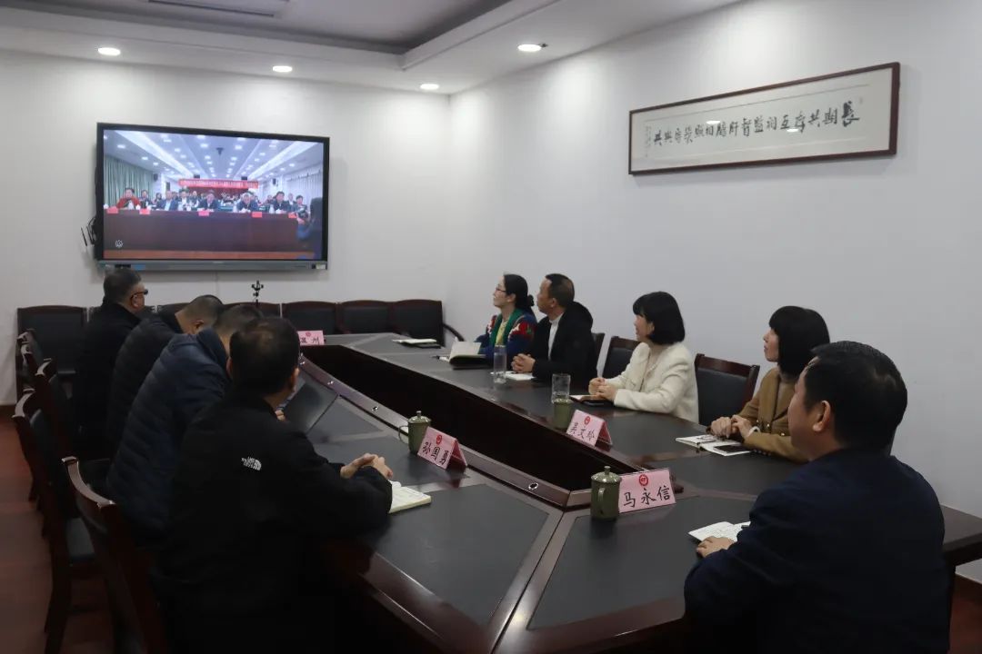 社市委组织学习全国两会精神