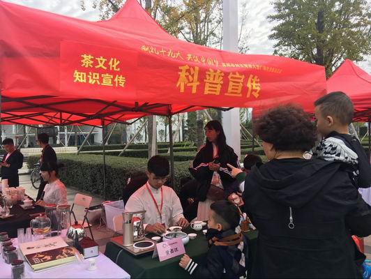 1512434540935026257.jpg 【插图02】20171204温州市民主党派举行广场社会服务活动.jpg