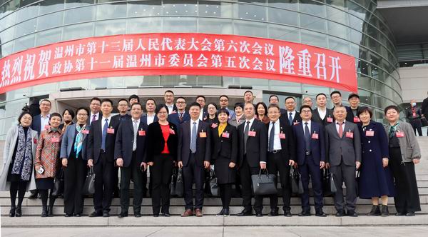 1612516652520000687.jpg 调整大小 【图片(原图)】合影.jpg